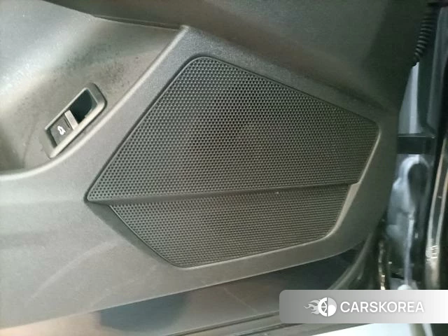 Audi Q4 2025 Синий из Китая