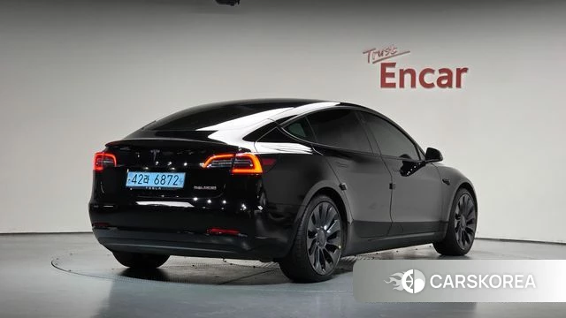 Tesla Model 3 2021 Черный из Кореи