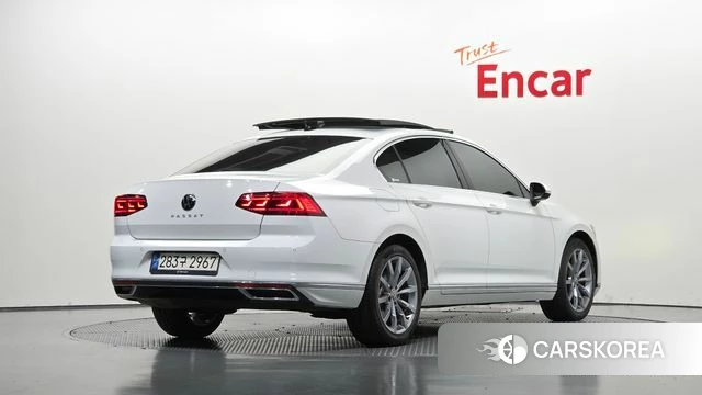 Volkswagen Passat GT (B8) 2022 Белый из Кореи