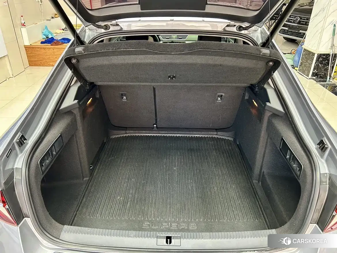 Skoda Superb 2023 Silver/gray из Китая
