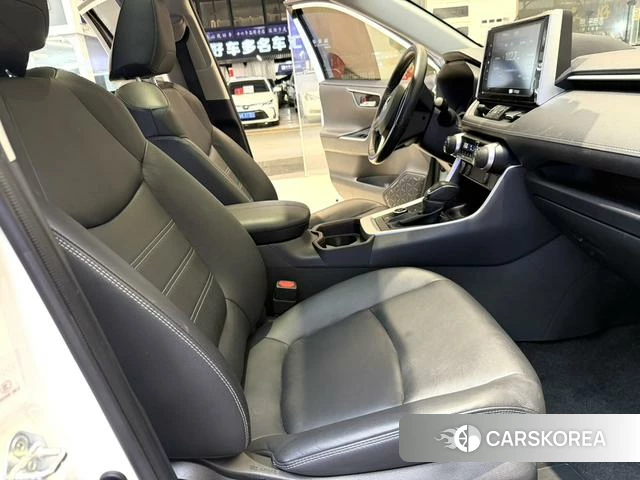 Toyota RAV4 2022 Белый из Китая