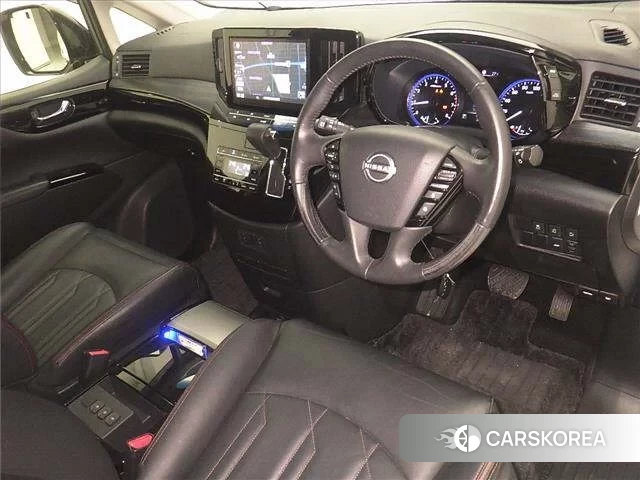 Nissan Elgrand 2024 из Японии