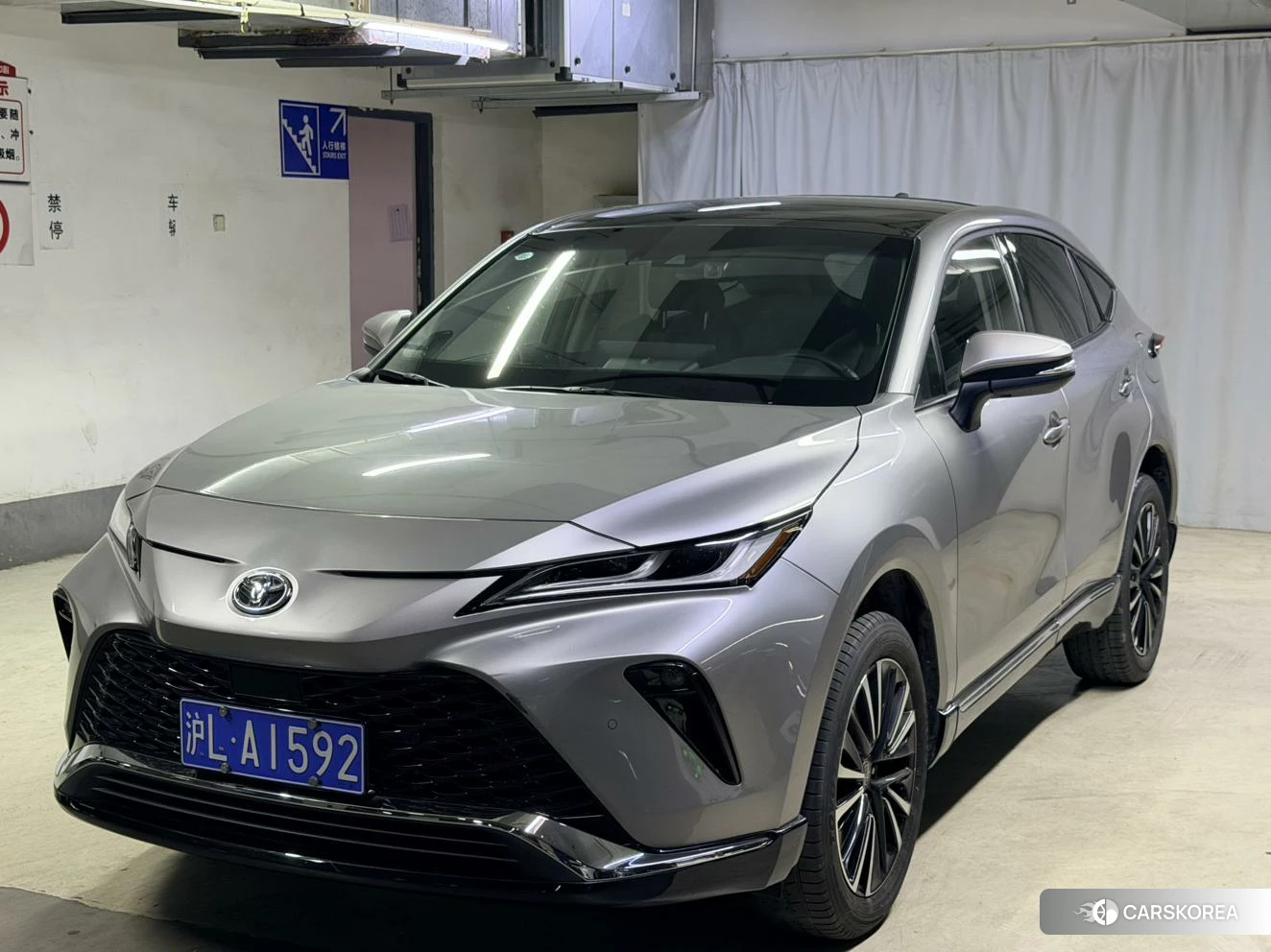 Toyota Venza 2022 Серебристо-серый из Китая