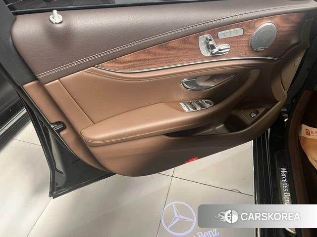 Mercedes-Benz E-Class 2023 Черный из Китая