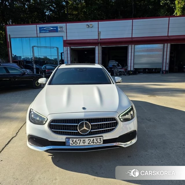 Mercedes-Benz E-Class W213 2023 Белый из Кореи