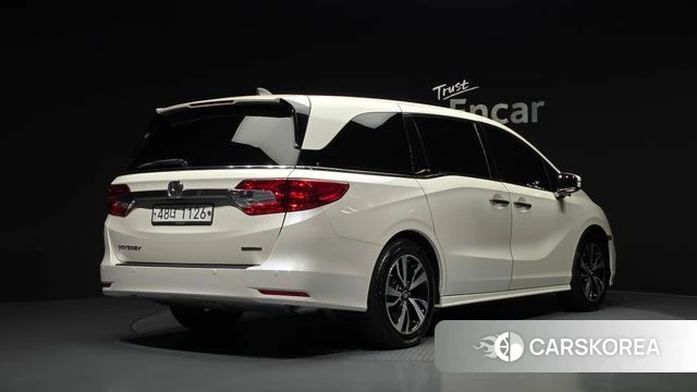 Honda Odyssey 2018 Белый из Кореи
