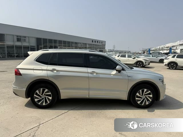 Volkswagen Tiguan L 2021 Шампань из Китая
