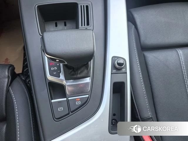 Audi A4L 2023 Белый из Китая