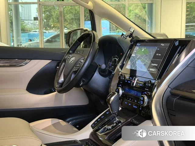 Toyota Alphard 2021 Белый из Китая