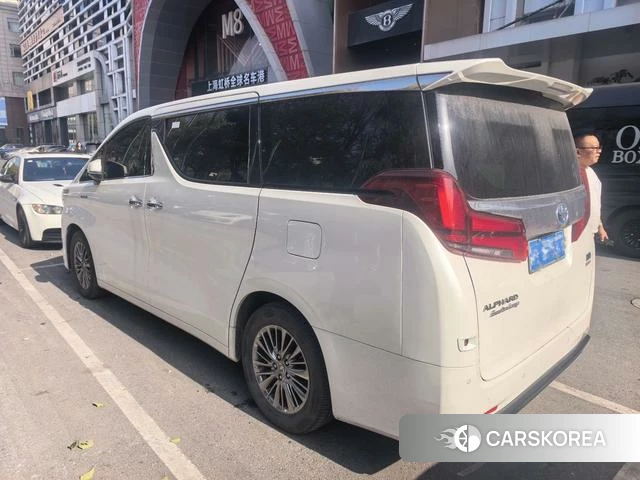 Toyota Alphard 2021 Белый из Китая