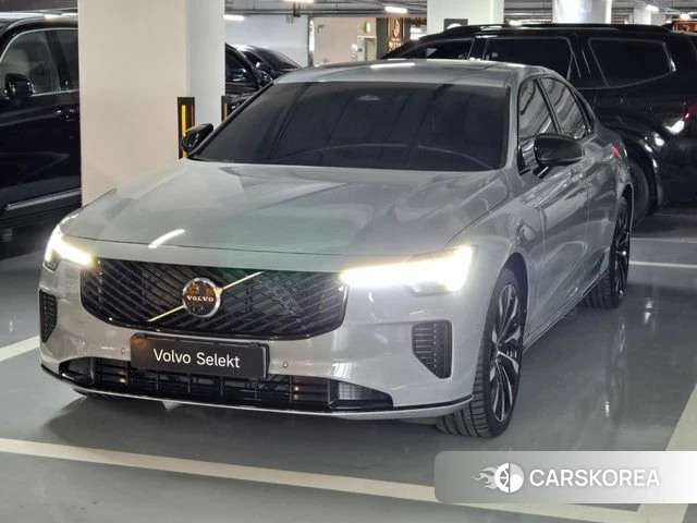 Volvo S90 2026 Серебристо-серый из Кореи