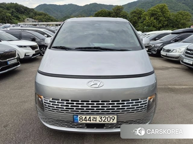 Hyundai Staria 2022 Серебристо-серый из Кореи