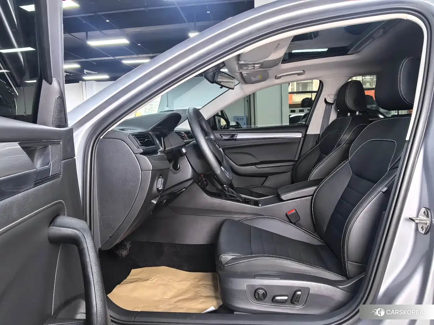 Skoda Superb 2023 Silver/gray из Китая