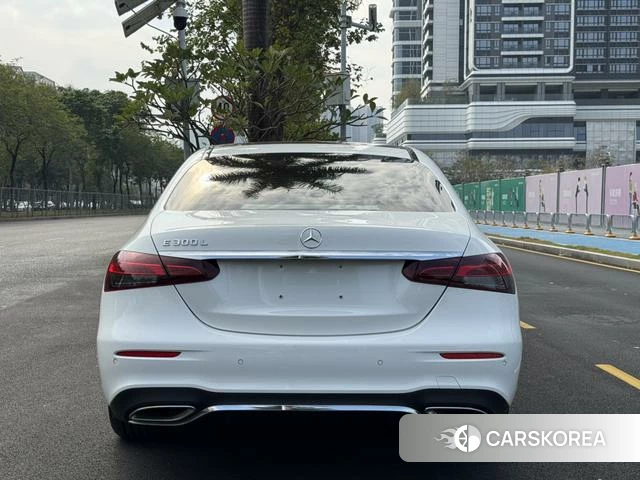Mercedes-Benz E-Class 2022 Белый из Китая