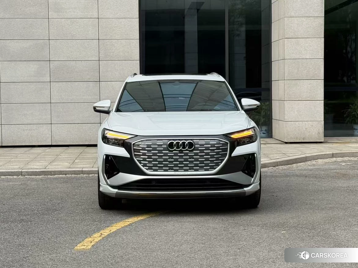 Audi Q4 2023 Белый из Китая