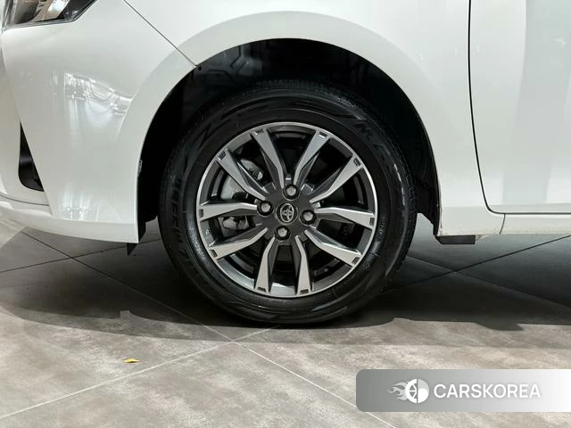 Toyota Yaris L 2023 Белый из Китая