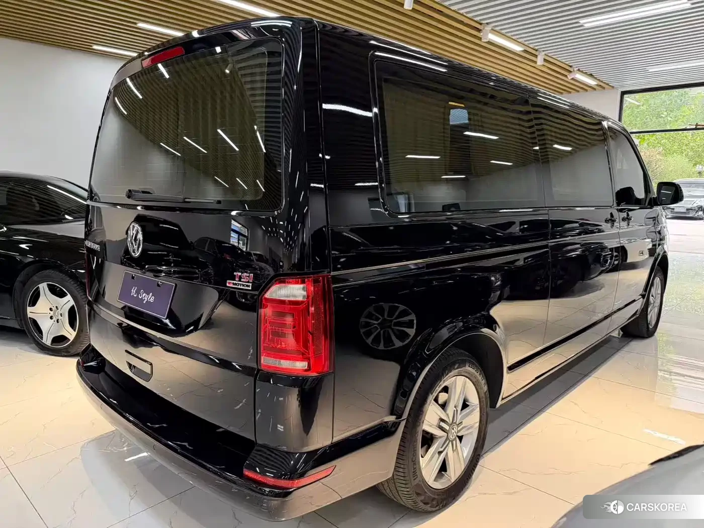 Volkswagen Caravelle 2018 Черный из Китая