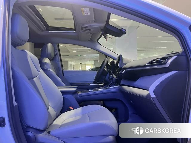 Toyota Granvia 2024 Белый из Китая