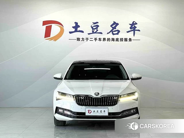 Skoda Superb 2021 Белый из Китая