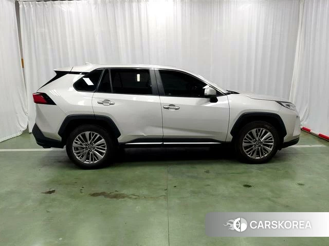 Toyota Wildlander 2020 Серебристо-серый из Китая