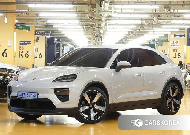 Porsche Makan EV 2026 Серебристо-серый из Кореи