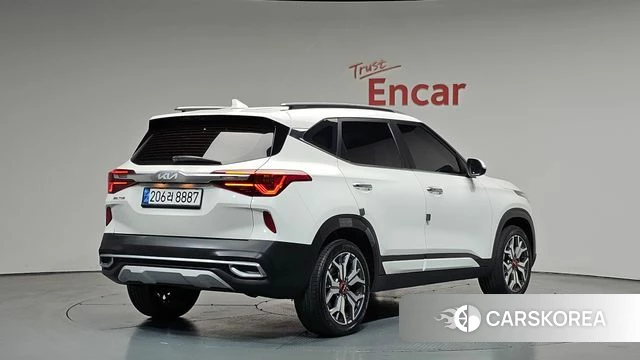 Kia Seltos 2022 Белый из Кореи