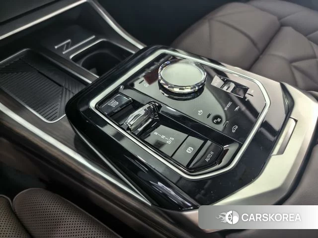 BMW 7 series 2024 Серебристо-серый из Китая
