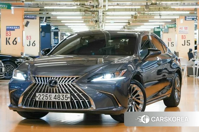 Lexus ES300h 7th generation 2025 Серый из Кореи