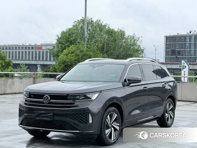 Volkswagen Tavendor 2023 Черный из Китая