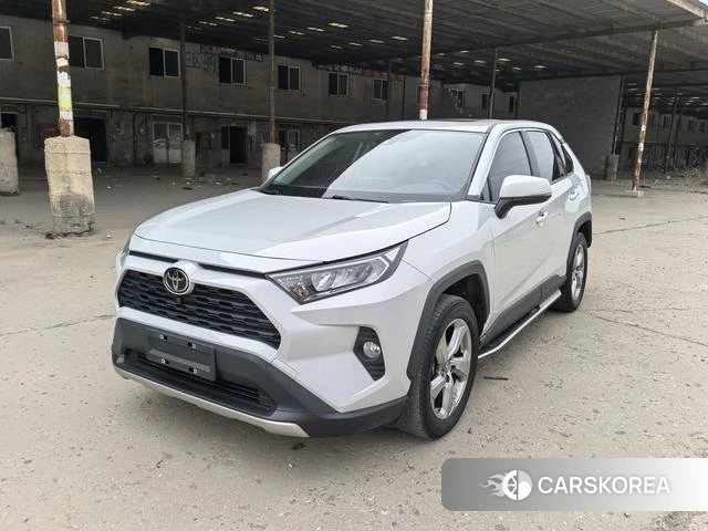 Toyota RAV4 2022 Серебристо-серый из Китая