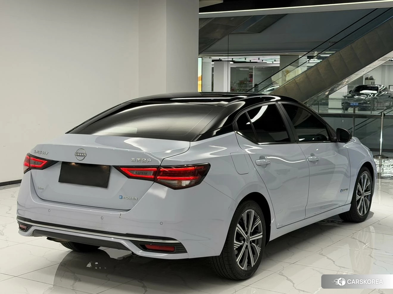 Nissan Sylphy 2023 Серебристо-серый из Китая