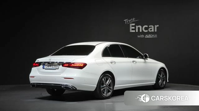 Mercedes-Benz E-Class W213 2023 Белый из Кореи