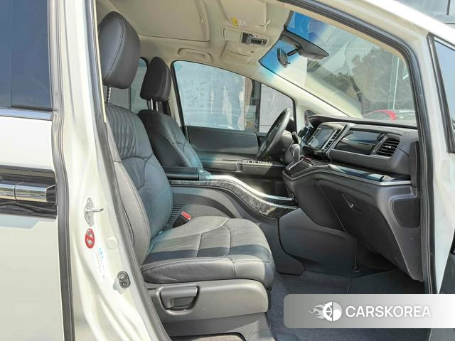 Honda Elysion 2021 Белый из Китая