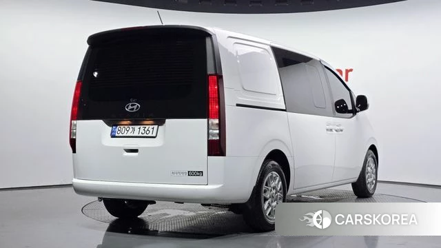 Hyundai Staria 2025 Белый из Кореи