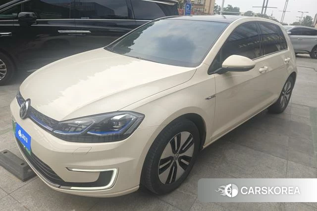 Volkswagen Golf 2021 Белый из Китая