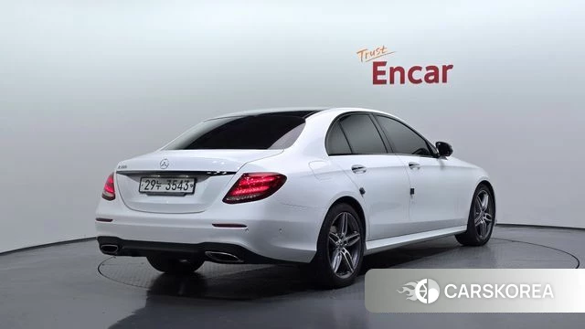 Mercedes-Benz E-Class W213 2018 Белый из Кореи