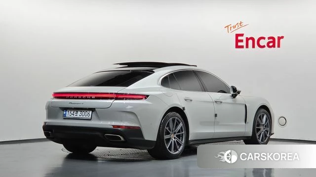 Porsche Panamera (976) 2024 Серебристо-серый из Кореи