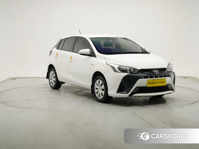 Toyota Yaris L 2021 Белый из Китая