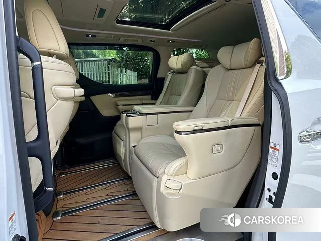 Toyota Vellfire 2022 Белый из Китая