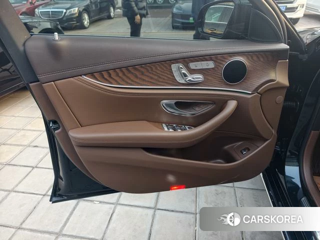 Mercedes-Benz E-Class 2023 Зеленый из Китая