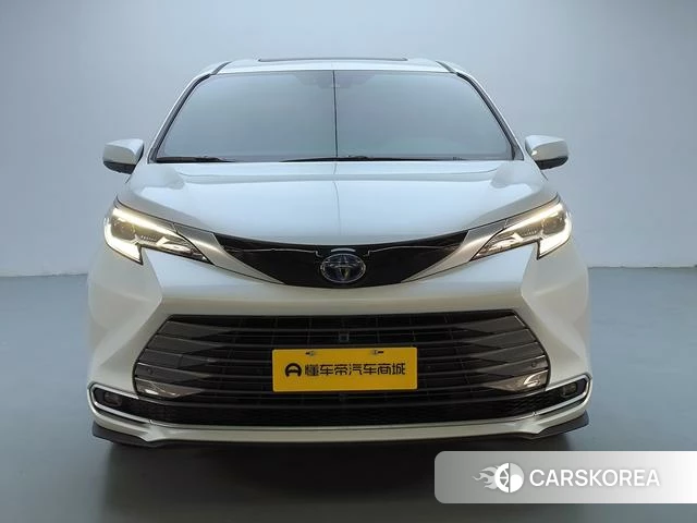 Toyota Sienna 2024 Белый из Китая