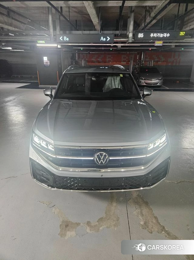 Volkswagen Touareg 3rd generation 2026 Серебряный из Кореи
