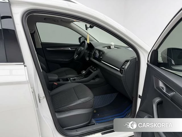 Skoda Karoq 2022 Белый из Китая