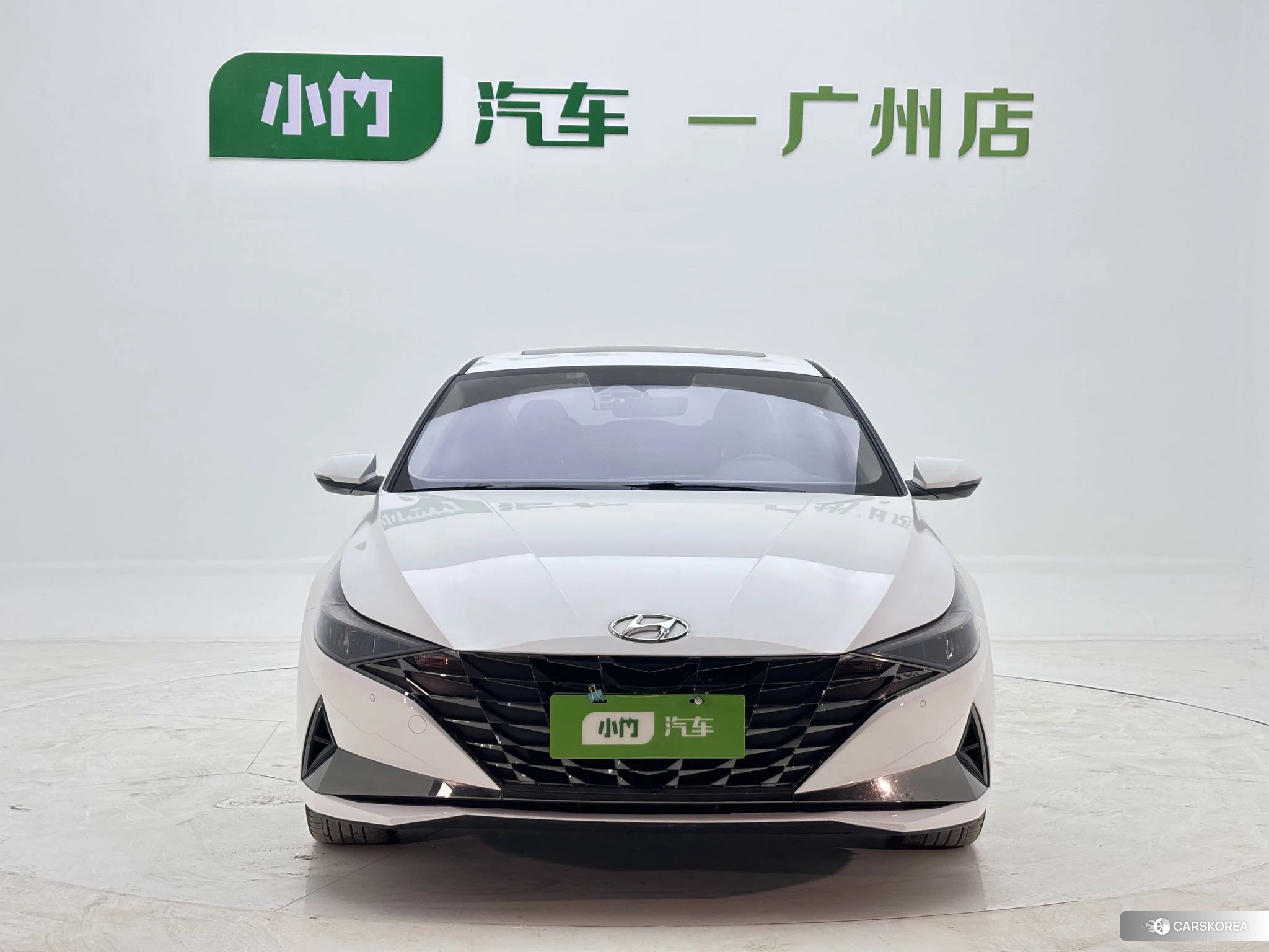 Hyundai Elantra 2022 Белый из Китая