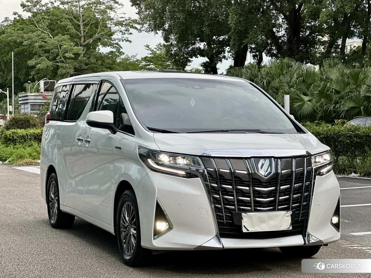 Toyota Alphard 2021 Белый из Китая