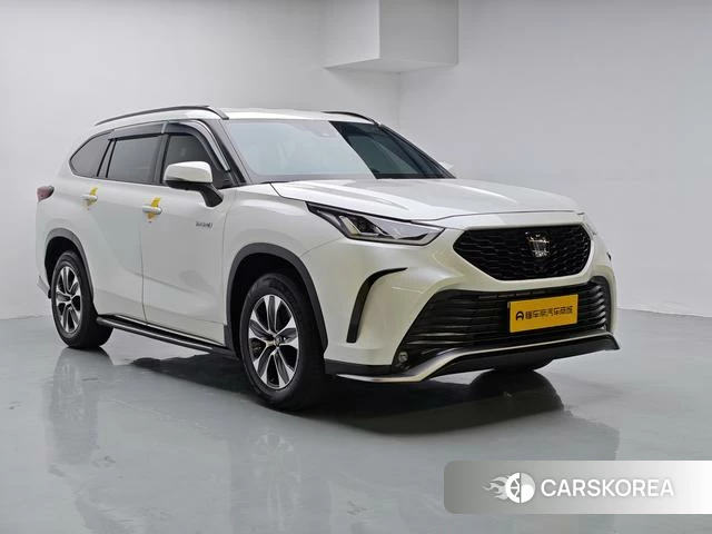 Toyota Crown 2024 Белый из Китая