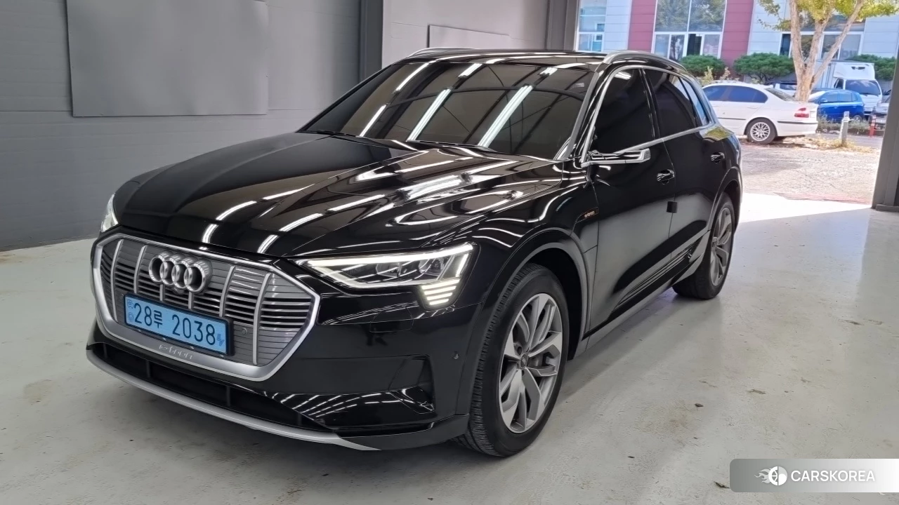 Audi e-Tron 2022 Черный из Кореи