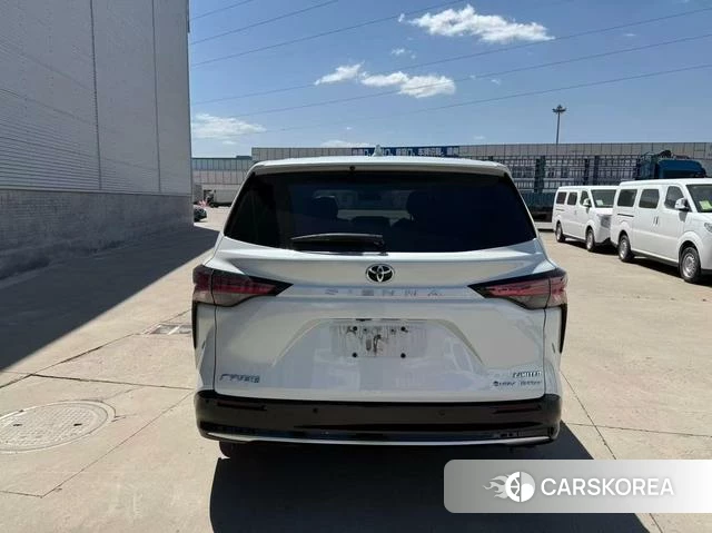 Toyota Sienna 2024 Белый из Китая