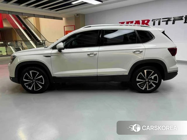 Volkswagen Tharu 2022 Белый из Китая