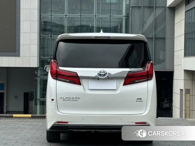 Toyota Alphard 2021 Белый из Китая